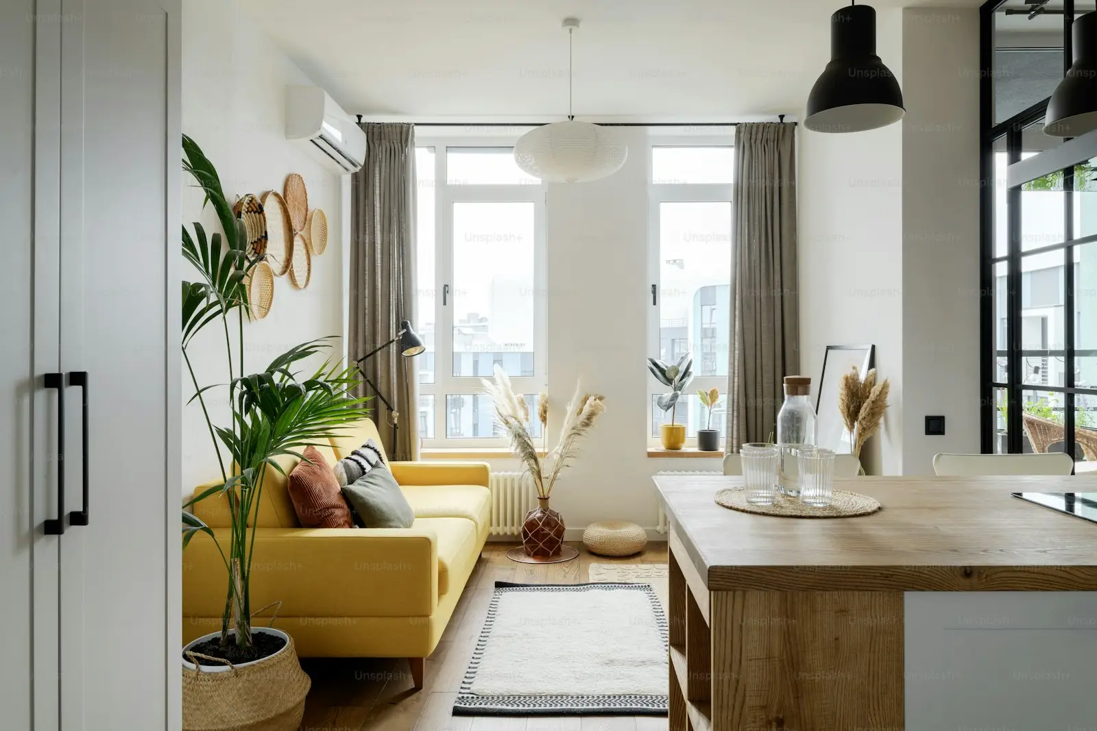 gerenoveerde bovenwoning, doorzon woonkamer, hoge plafonds, eikenvloer